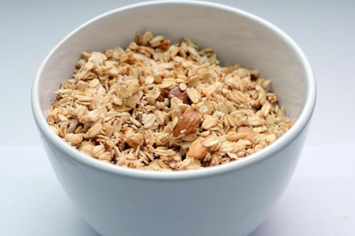 Dišeč zajtrk za hladna jutra: pečena jabolka z ovsenimi kosmiči 2 granola 6989372 1280