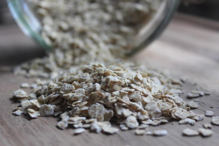 Poletni zajtrk brez kuhanja: ovsena kaša z jagodičevjem 2 oatmeal 8319100 1280