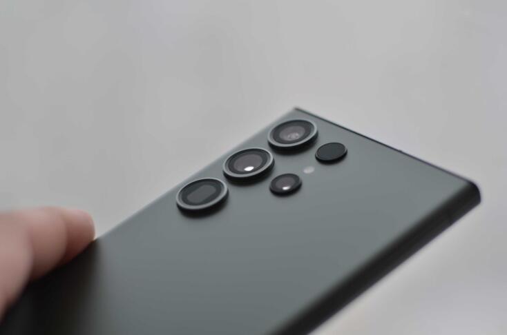 Telefoni izginjali na plažah in ob lokalih: policisti beležili več tatvin 2 samsung telefon kraja
