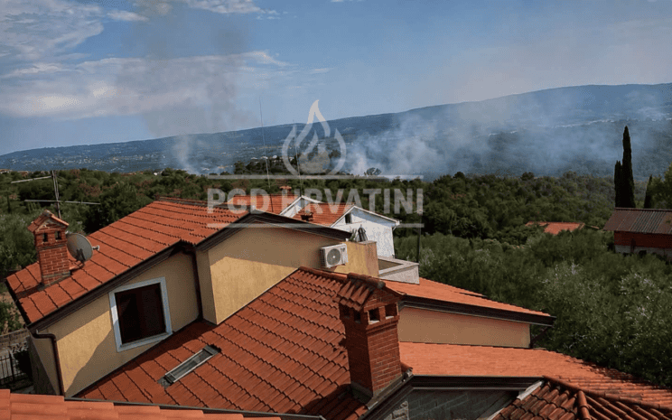 Požar v Hrvatinih: gasilci pojasnili, kaj se je dogajalo v času požara 2 pgd hrvatini pozar se vidi