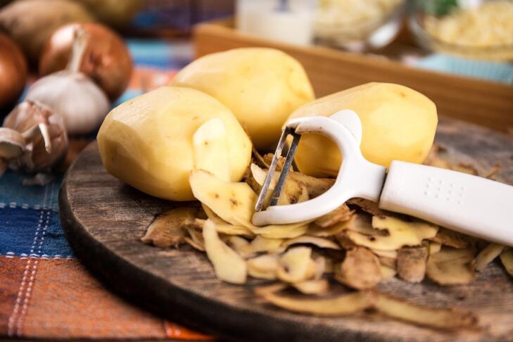 Zakaj bi zelenjavo vedno lupili? Preprost babičin trik prihrani čas in zmanjša odpadke 2 potatoes 2976968 1280