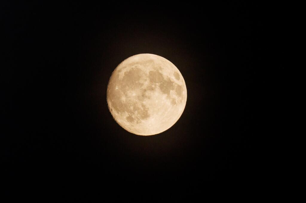 luna bo prekrila venero