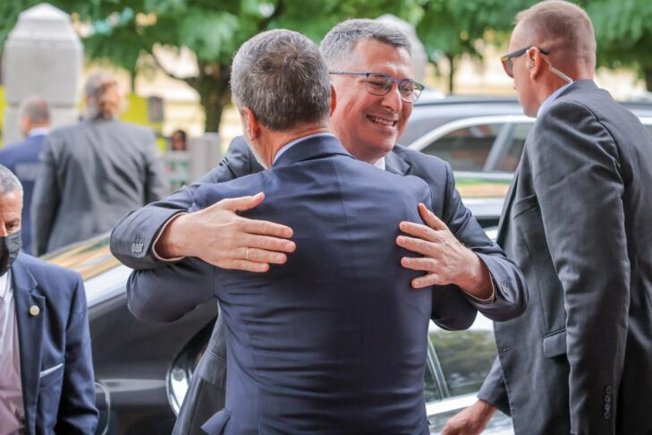 Obisk izraelskega zunanjega ministra Gideona Sara.Prihod na ministrstvo za zunanje in evropske zadeve.
Zunanji minister Tone Kajzer in izraelski zunanji minister Gideon Sar.