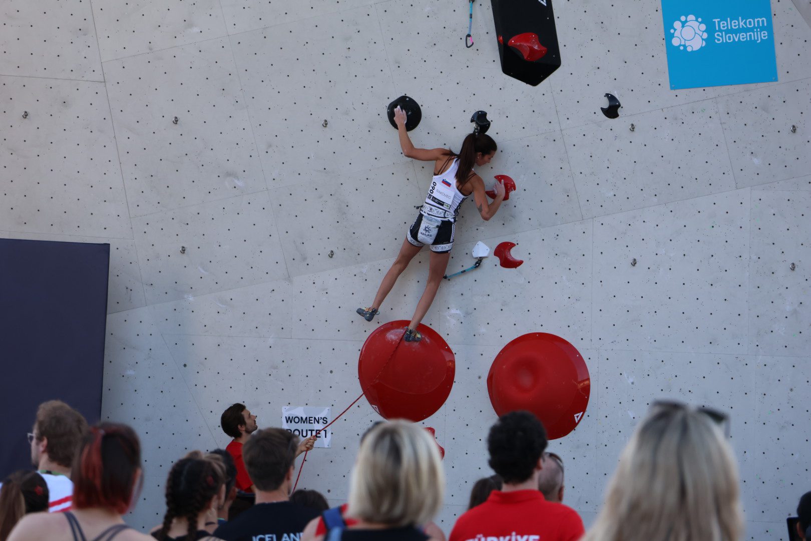Janja Garnbret do vrha v Kopru! Slovenska šampionka brez težav skozi kvalifikacije (VIDEO in FOTO) 31 plezanje janja garnbret koper plezalna stena bonifika šport slovenija