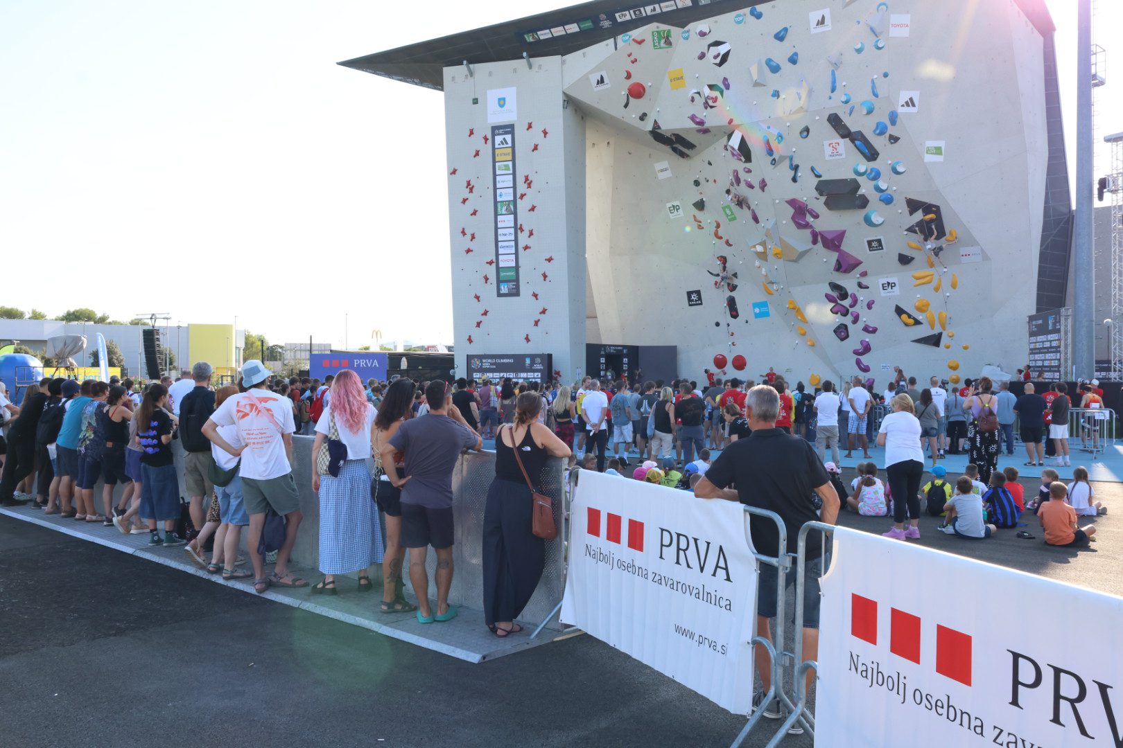 Janja Garnbret do vrha v Kopru! Slovenska šampionka brez težav skozi kvalifikacije (VIDEO in FOTO) 23 plezanje janja garnbret koper plezalna stena bonifika šport slovenija