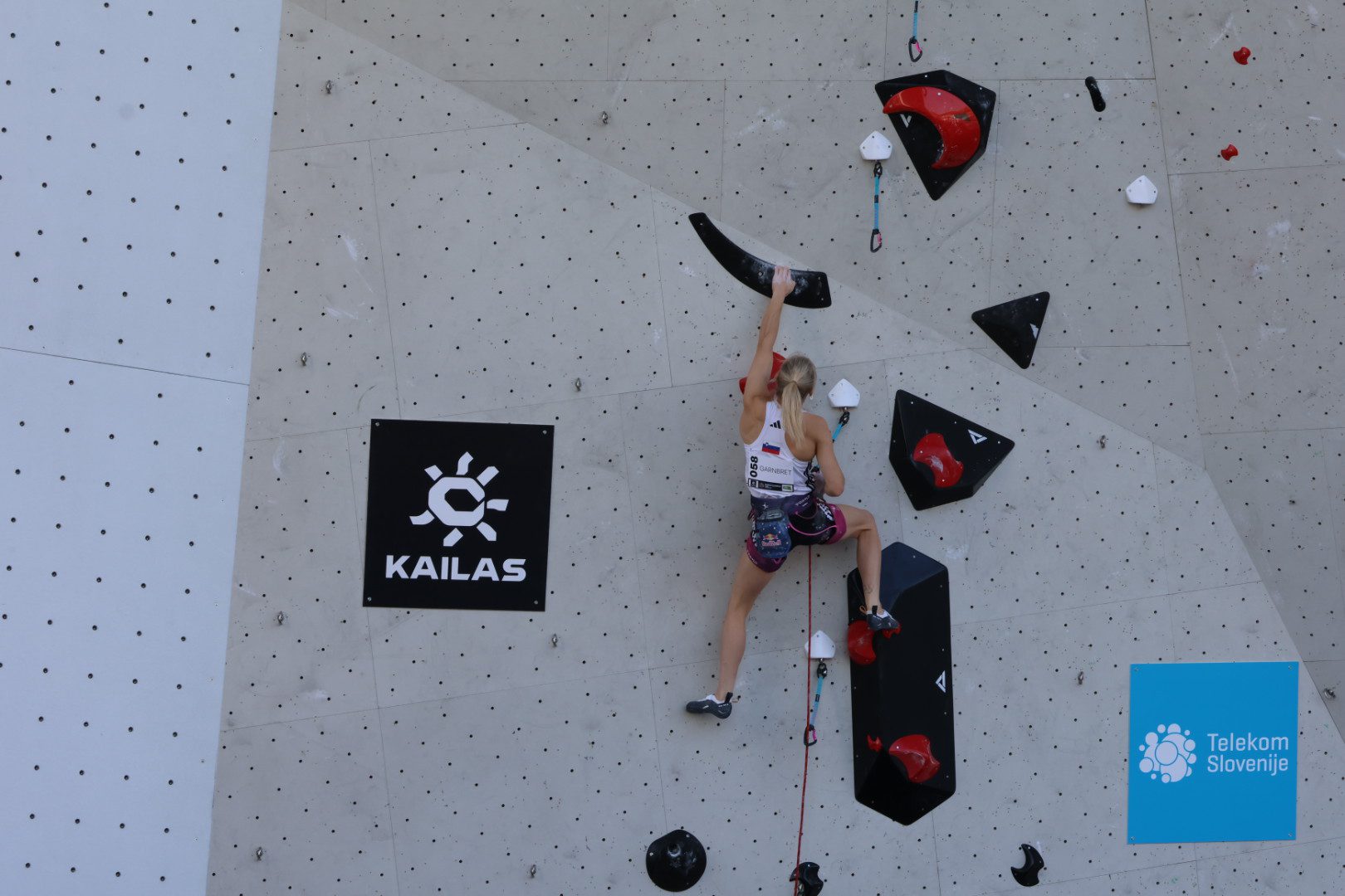 Janja Garnbret do vrha v Kopru! Slovenska šampionka brez težav skozi kvalifikacije (VIDEO in FOTO) 13 plezanje janja garnbret koper plezalna stena bonifika šport slovenija