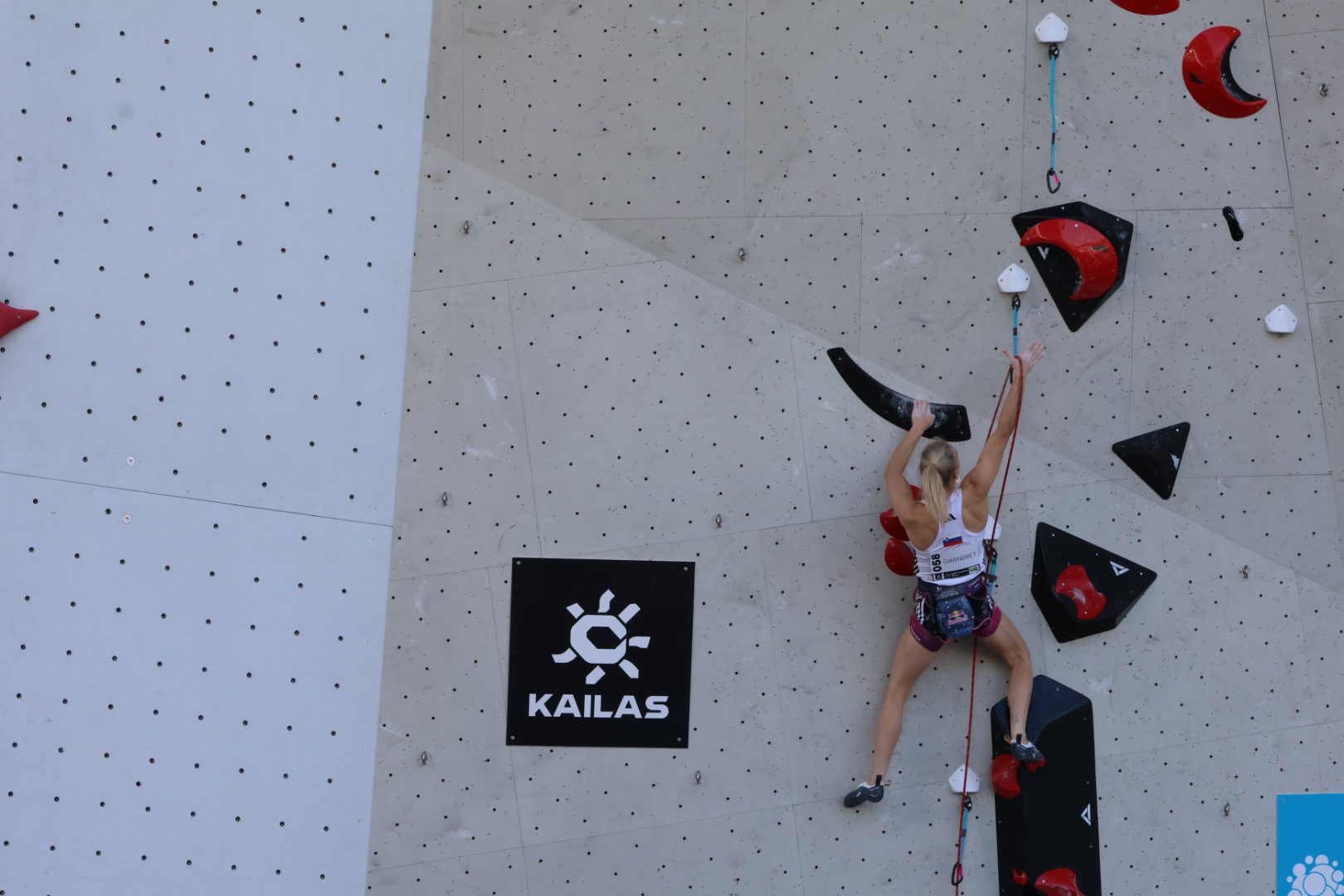 Janja Garnbret do vrha v Kopru! Slovenska šampionka brez težav skozi kvalifikacije (VIDEO in FOTO) 18 plezanje janja garnbret koper plezalna stena bonifika šport slovenija