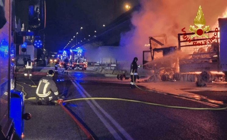 ogenj Figli del Fuoco požar v tržaškem pristanišču