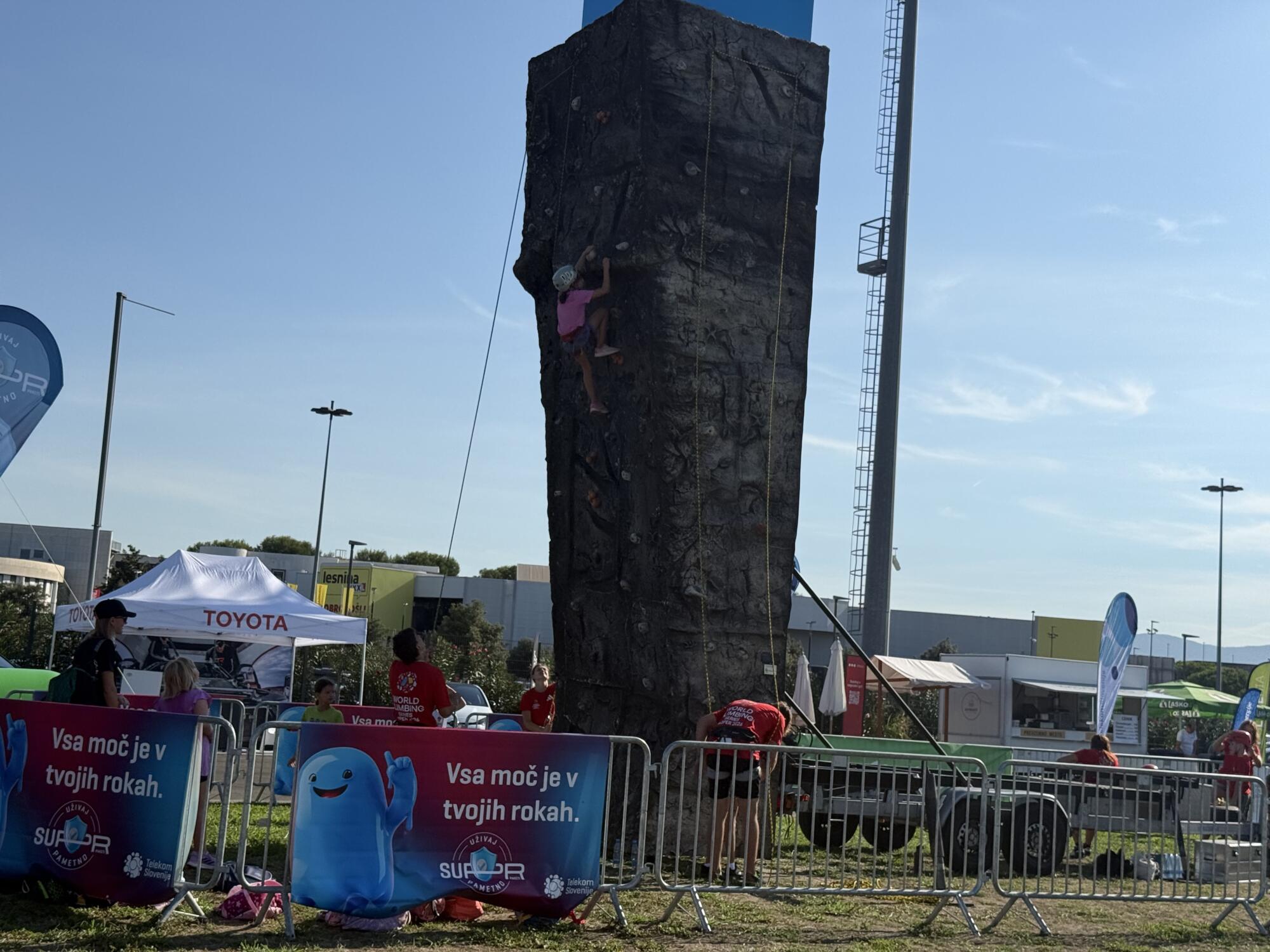 Janja Garnbret do vrha v Kopru! Slovenska šampionka brez težav skozi kvalifikacije (VIDEO in FOTO) 35 plezanje janja garnbret koper plezalna stena bonifika šport slovenija