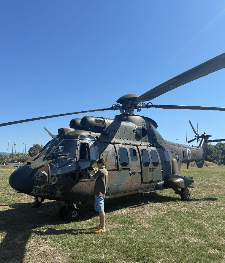 Vojaška helikopterja na obisku v Kopru (VIDEO) 6 Screenshot 2026 09 08 at 15.28.24