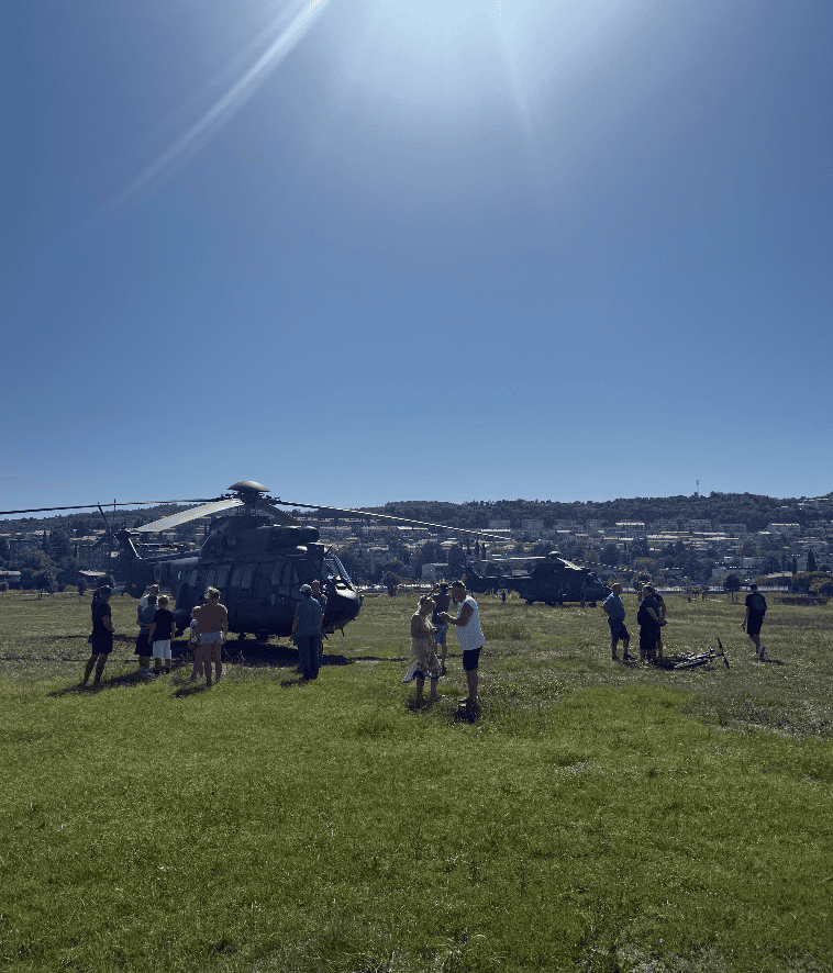 Vojaška helikopterja na obisku v Kopru (VIDEO) 2 Screenshot 2026 09 08 at 15.28.32