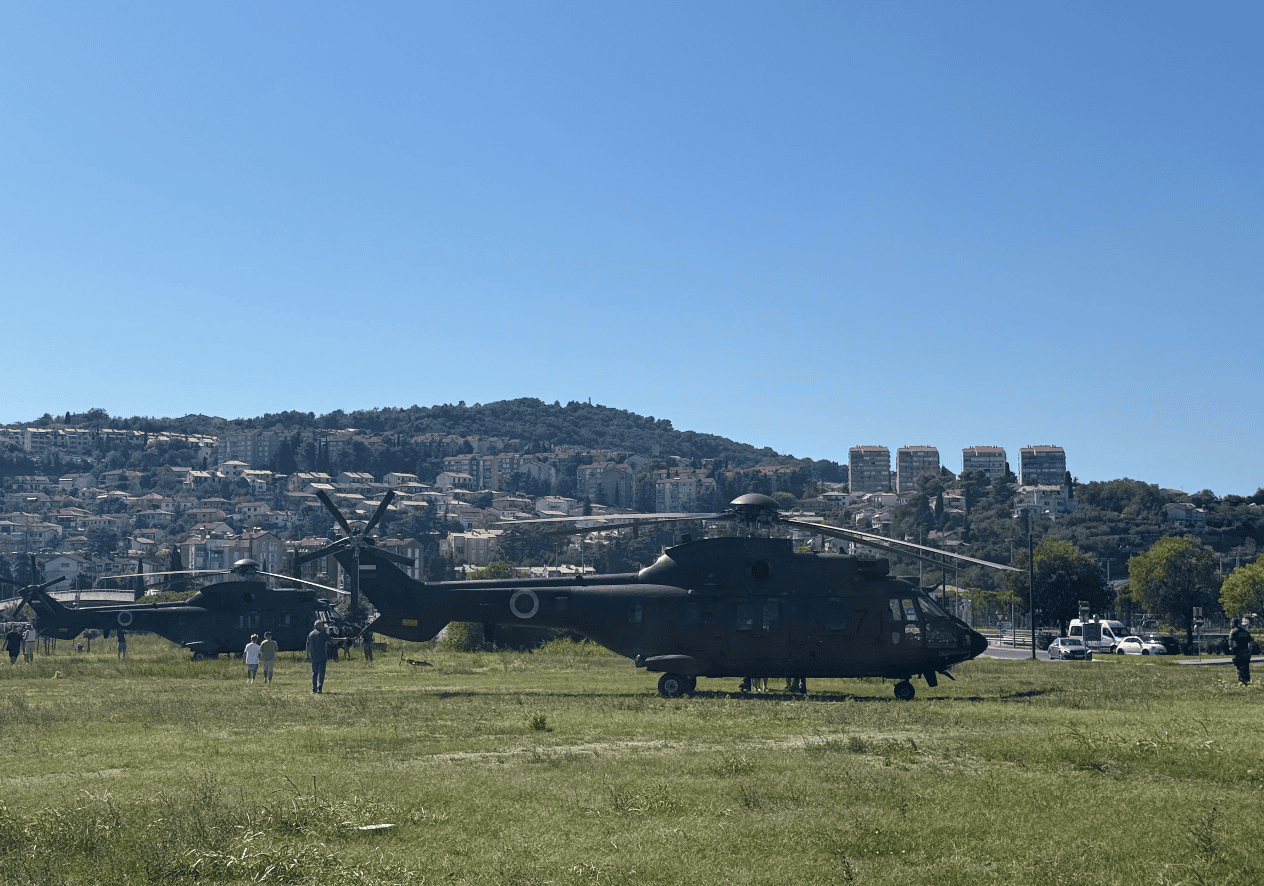 Vojaška helikopterja na obisku v Kopru (VIDEO) 3 Screenshot 2026 09 08 at 15.28.39