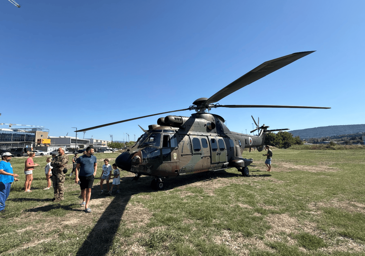Vojaška helikopterja na obisku v Kopru (VIDEO) 4 Screenshot 2026 09 08 at 15.28.43
