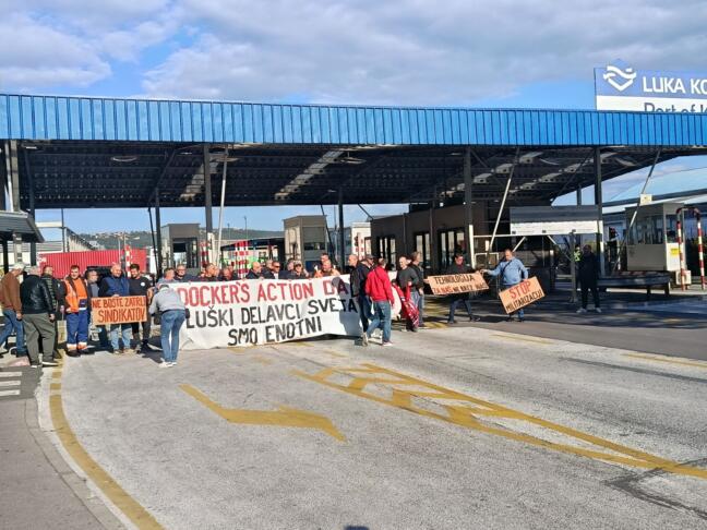 Protest pred Luko Koper: žerjaviste skrbi pretovor orožja in izguba delovnih mest 2 protest žerjavisti