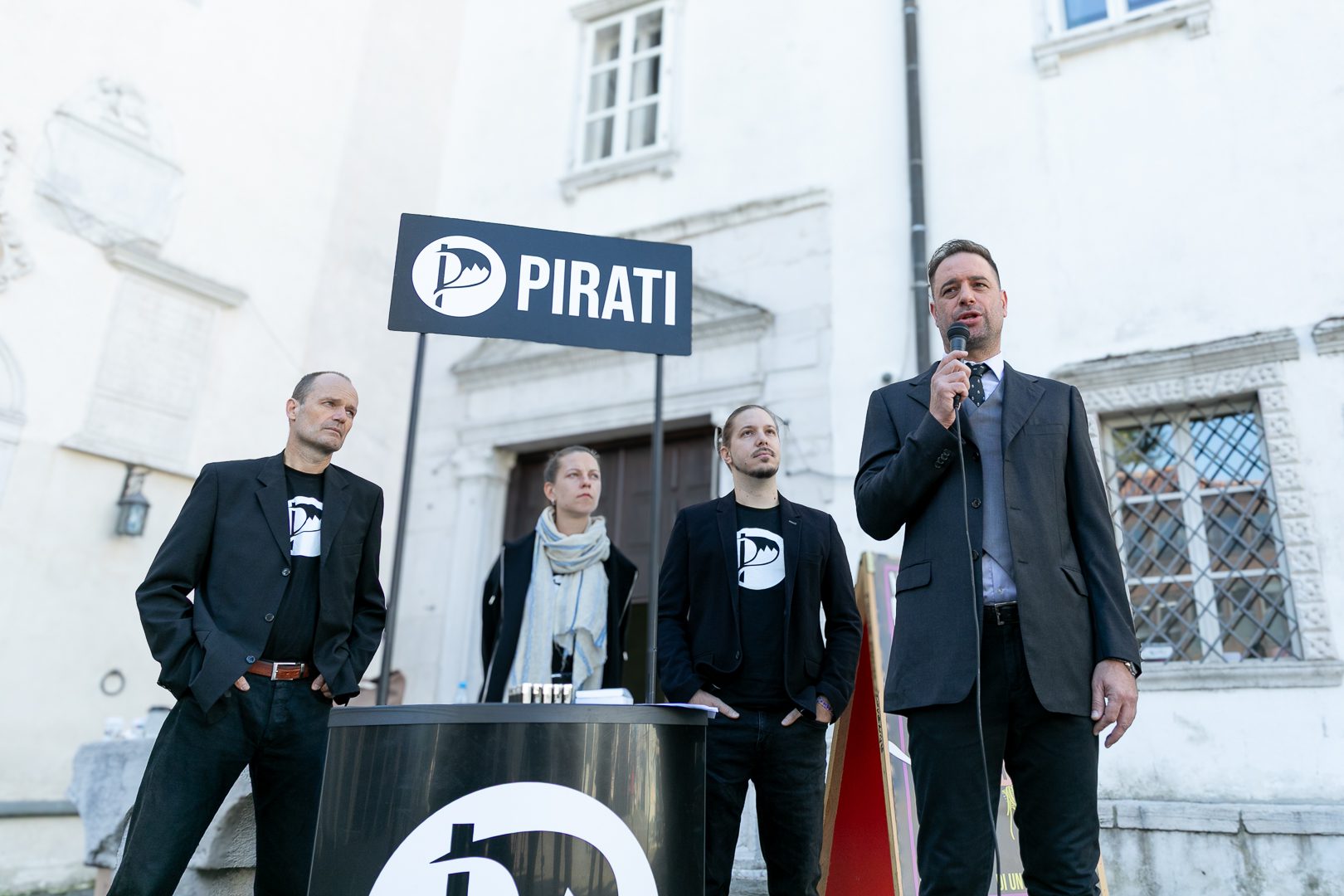 Pirati Obale in Krasa se predstavijo: Nismo ista pašta! 3 PIRATI TISKOVKA 1 of 1 4