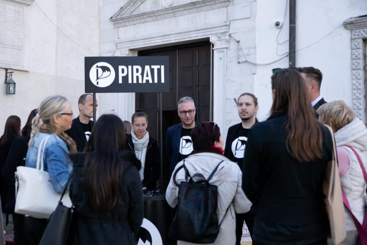 PIRATI TISKOVKA 1 of 1
