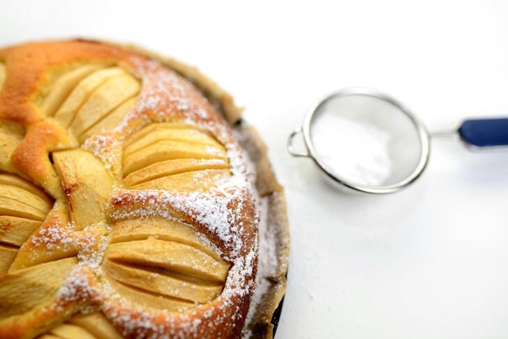 Pečen francoski toast z jabolki in cimetom
