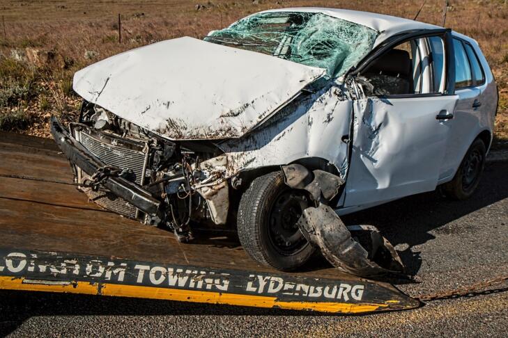 car accident 1538175 1280