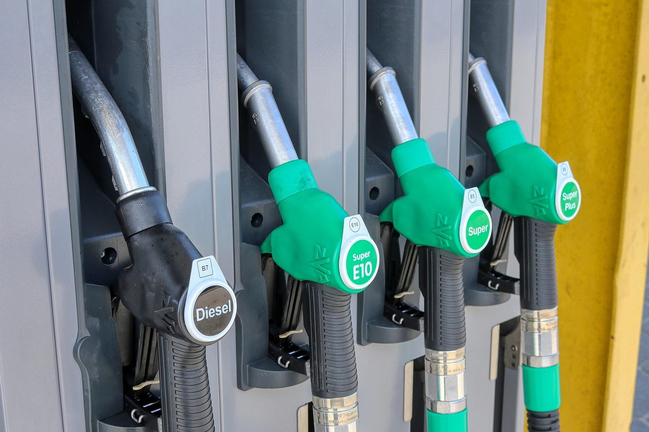 petrol stations 4978824 1280