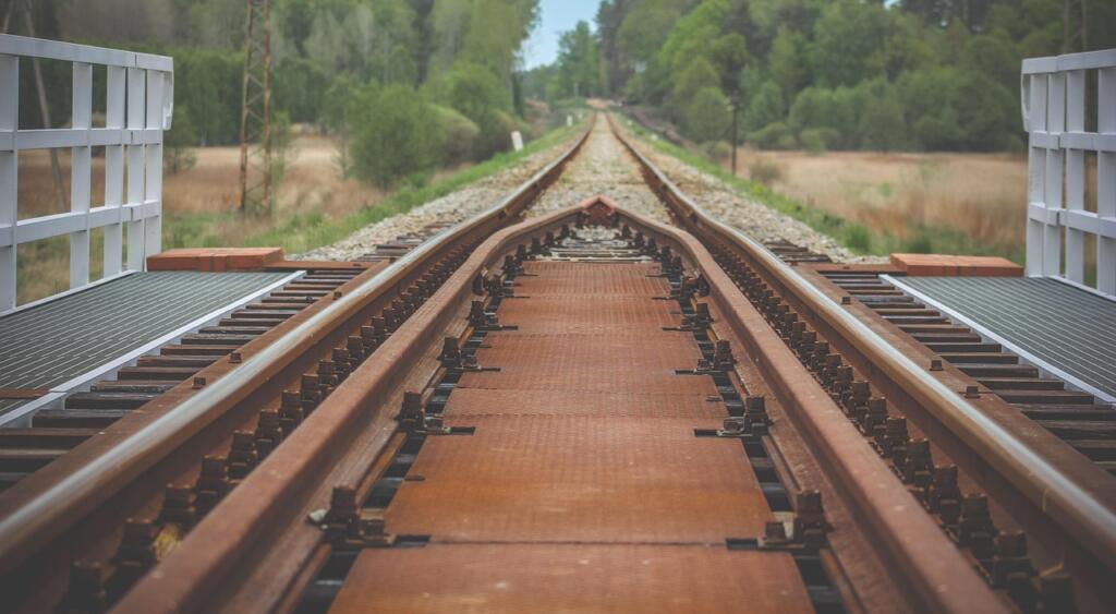 railroad 5275919 1280